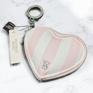VICTORIA'S SECRET
Heart Pouch Keychain